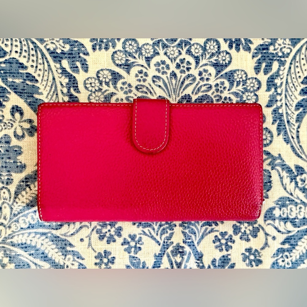 Vera Pelle Genuine Leather Wallet in Bright Pink colorful detail made in Italy